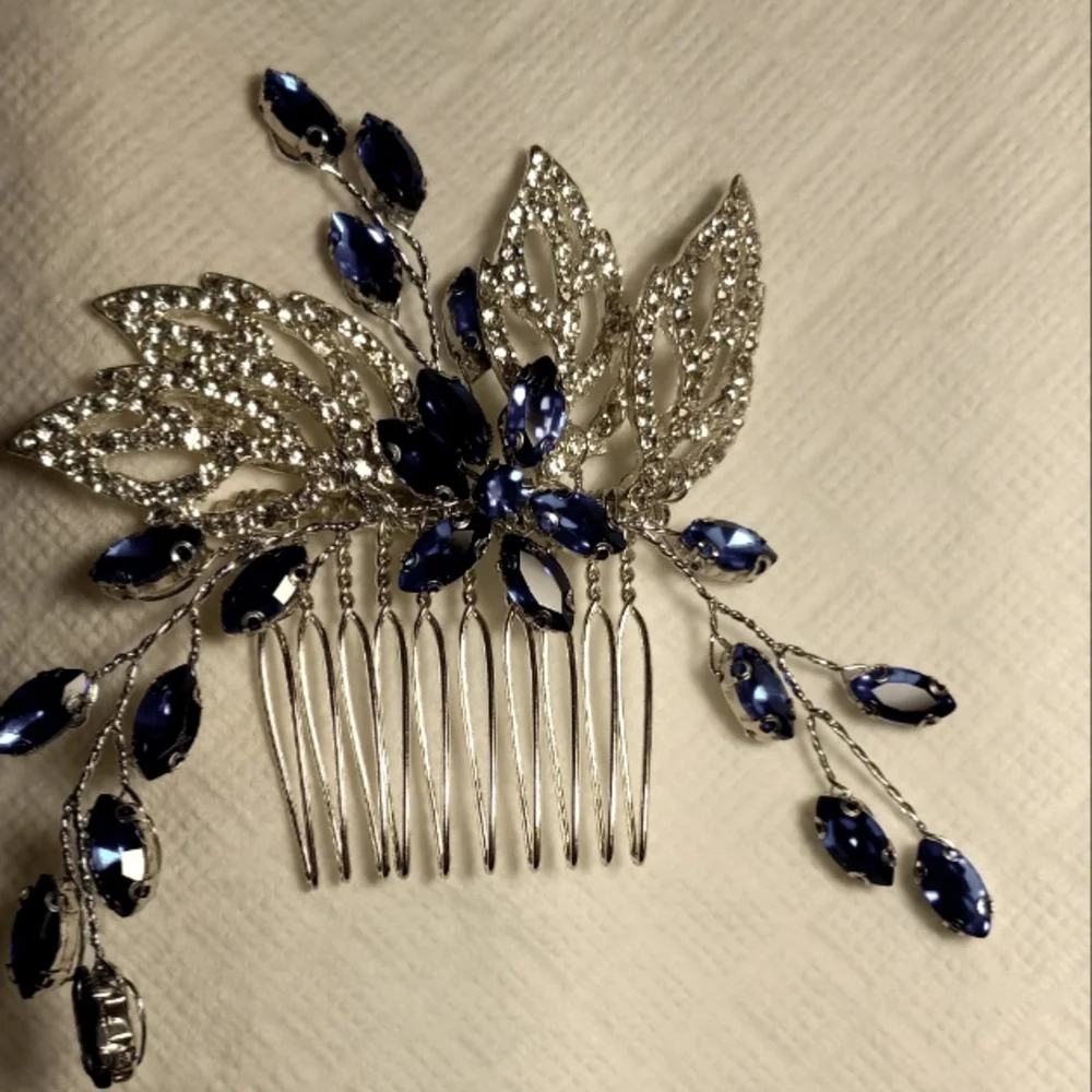 Beautiful Blue Hair Comb - Picture 1 of 16